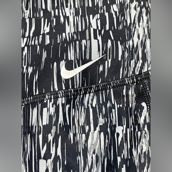 Nike Women’s Power Poly Screen Printed Capri crop pant/leggings Size Medium - Picture 11 of 16